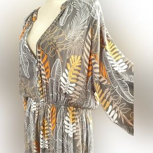 Fighting Eel/Ava Sky. jumper Caroline silver Painted Palms. Size Large.